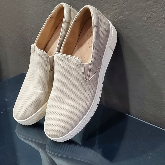 SOUL Naturalizer Women's Tia Slip-On Sneakers Beige - Picture 12 of 12